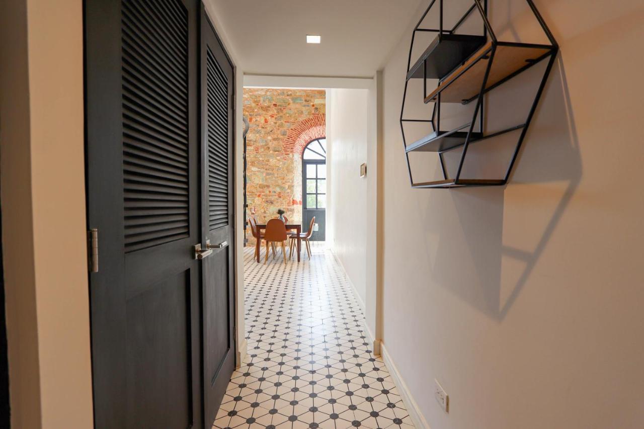Casa Lefevre 1b - Apartamento De 2hab Con Balcon En Plaza Catedral Panamá